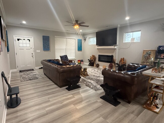 Foto del edificio - 1614 Hawthorne Dr