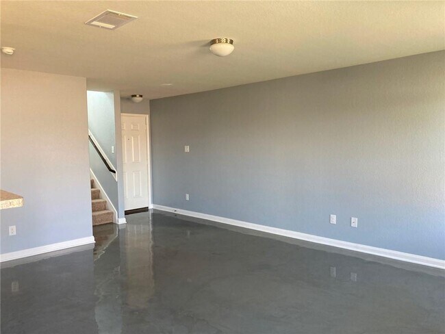 Building Photo - 420 Farmer Ln