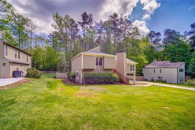 Building Photo - 2218 Woodfern Dr