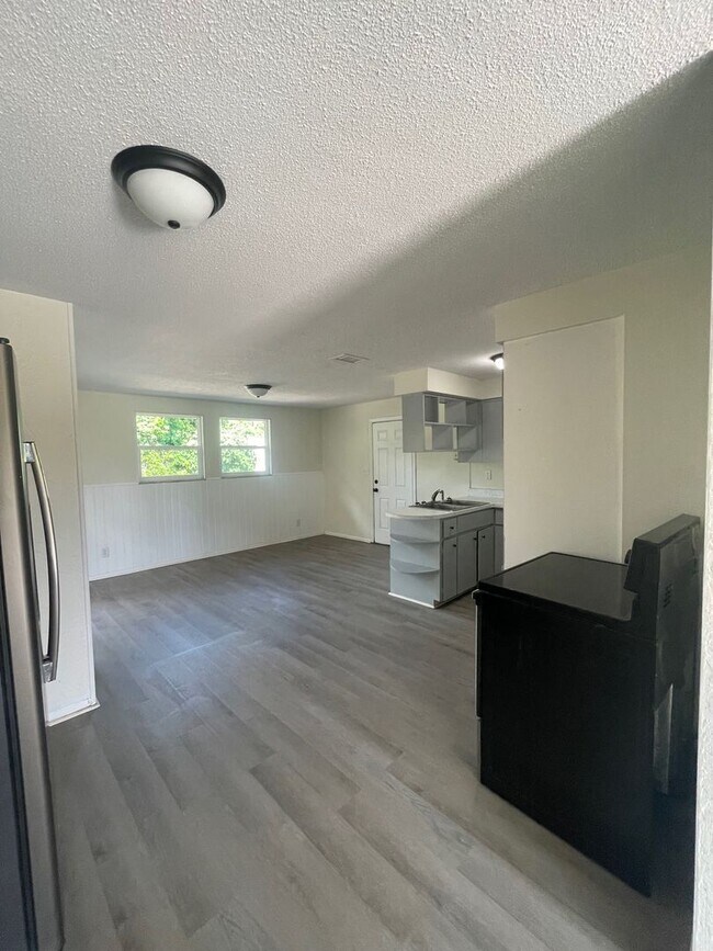 Foto del edificio - 3 Bed 2 Bath | Single Car Garage | Washer/Dryer Hookups | Central Air | Pet Friendly | Section 8 ...