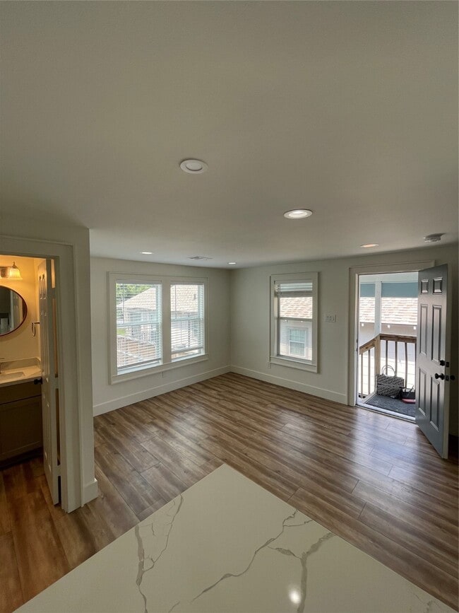 Building Photo - 1026 Kern St