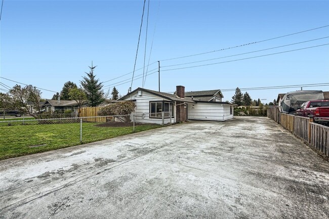 Building Photo - Beautifully Updated 4-Bedroom Home