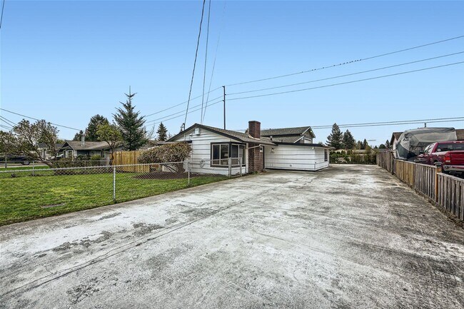 Foto del edificio - Beautifully Updated 4-Bedroom Home