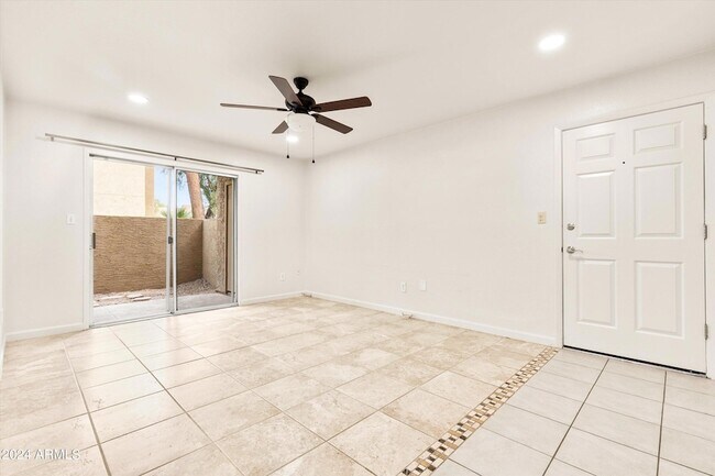 Building Photo - 5877 N Granite Reef Rd