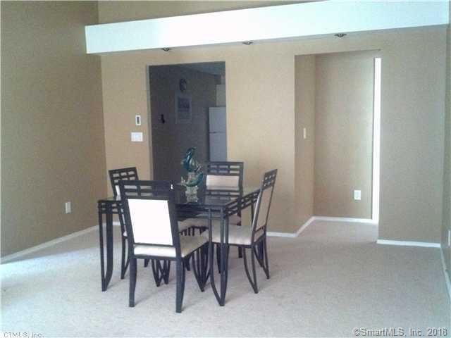 Foto principal - 949 Pleasant Valley Rd