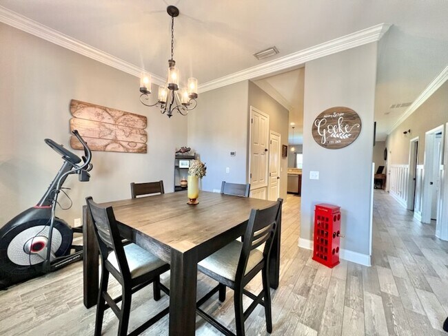 Building Photo - 509 Grand Ridge Dr