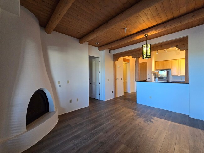 Building Photo - 1405 Vegas Verdes Dr