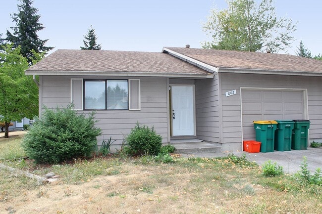 Building Photo - 804-804 SW 29th Way