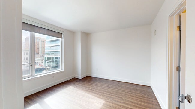 Interior Photo - 100 Pier 4