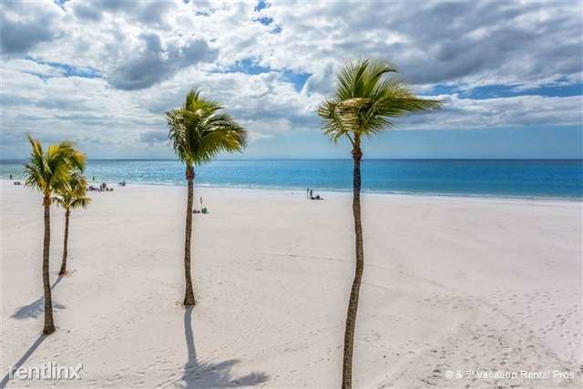 Building Photo - 2560 Estero Blvd