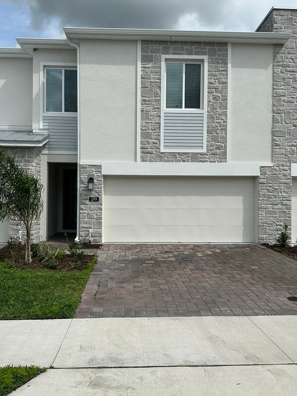 Primary Photo - 299 Nine Iron Dr