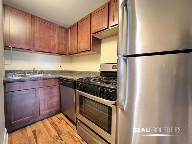 Foto del edificio - 0 bedroom in CHICAGO IL 60610