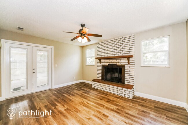 Foto del edificio - 1522 Pine Tree Drive