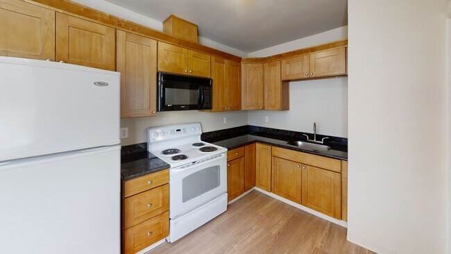 Building Photo - MOUNTAIN HWY E