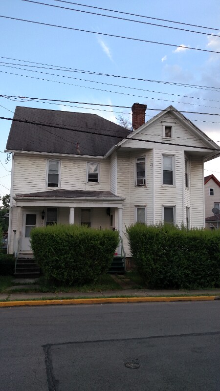 Primary Photo - 245 E Penn St