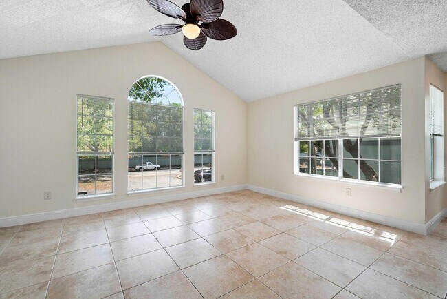 Building Photo - 1275 Crystal Way