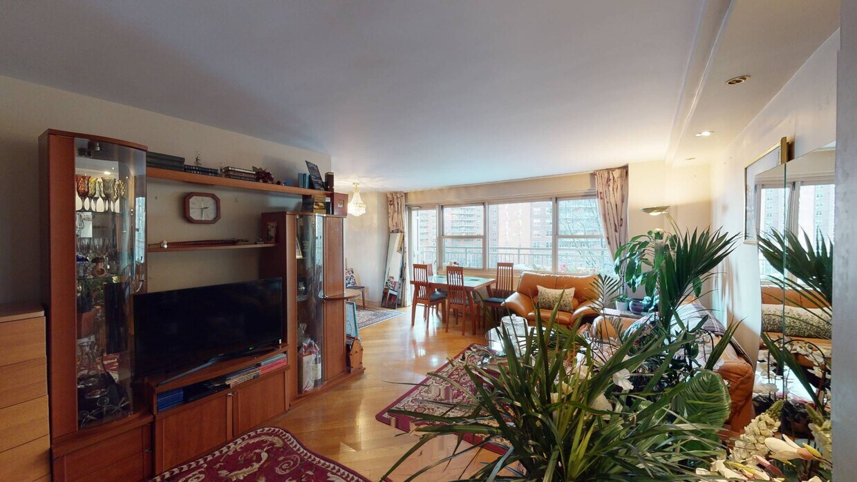 Primary Photo - 2935 W 5th St