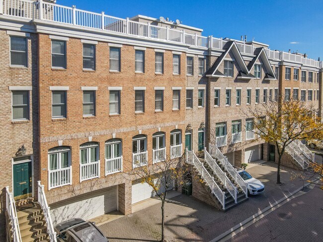Building Photo - 1239 Harbor Island Walk