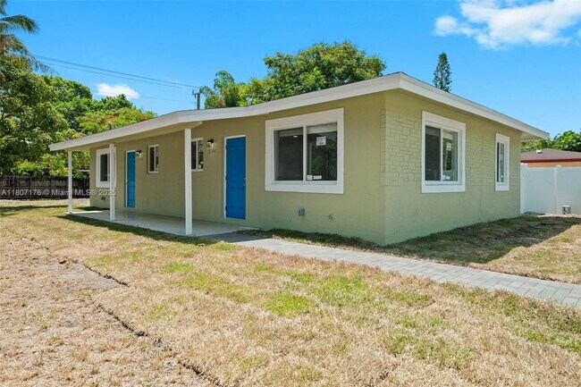 Building Photo - 1242 NW 2nd Ave