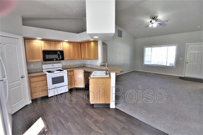 Building Photo - 10603 Gossamer St