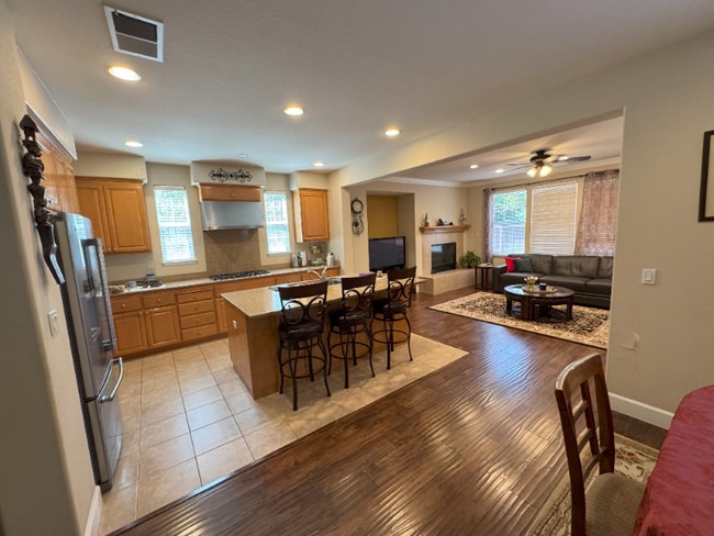 Building Photo - 2901 Embleton Ln