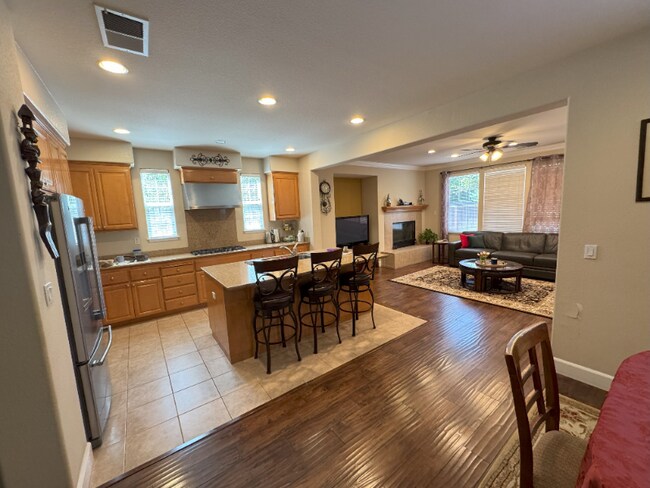 Foto del edificio - 2901 Embleton Ln