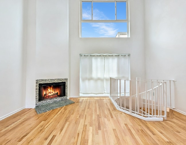 dining room with 3-story height ceilings - 14 Reef St