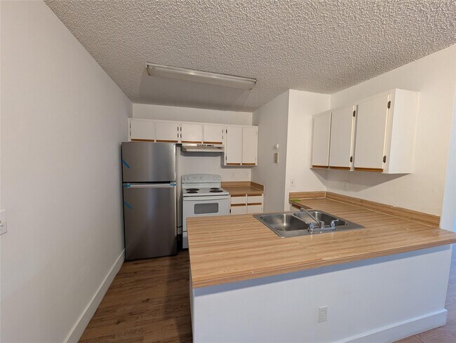 Foto del edificio - 18324 NW 68th Ave