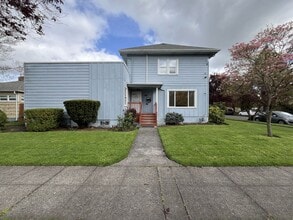 Building Photo - 5323 SE Knight St