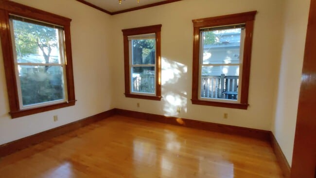 Building Photo - 37 Hawthorn St