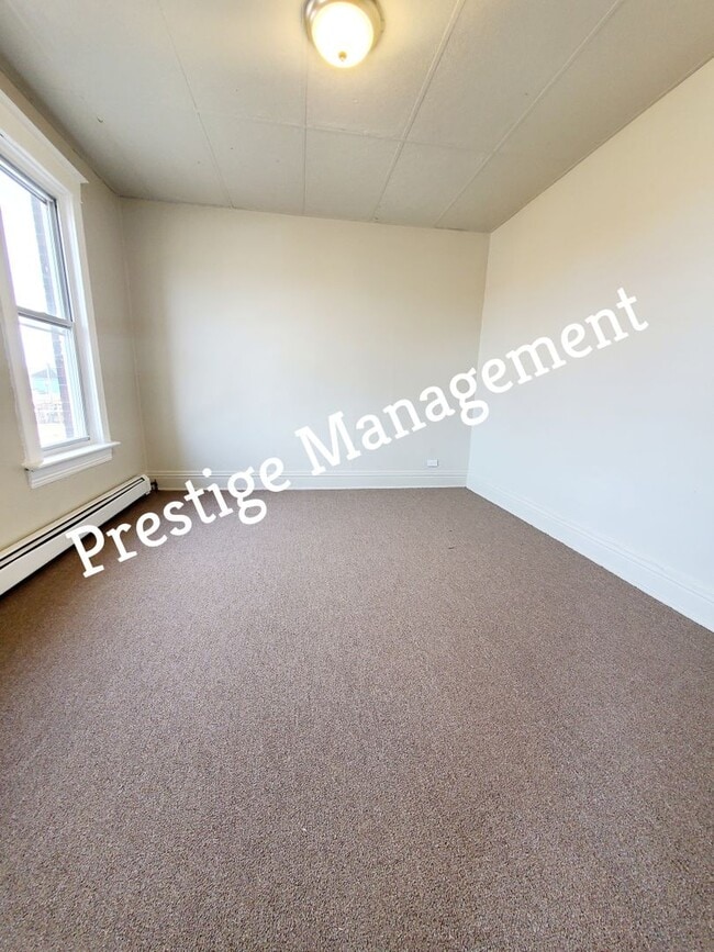 Building Photo - 2 Bedroom Apartment In East Chicago