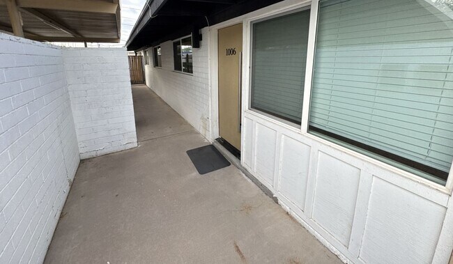 Foto del edificio - 6626 E Cheery Lynn Rd