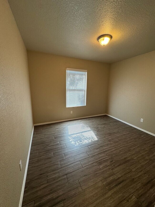 Foto del edificio - 5727 Pecan Ln
