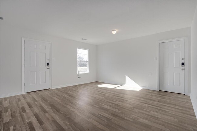 Building Photo - 1540 Clark Ave