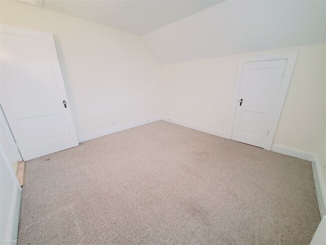 Building Photo - 1 br, 1 bath Condo - 32 Columbus Ave Apt C