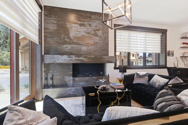 Foto del edificio - Luxury Lakefront Complex on Beach Club