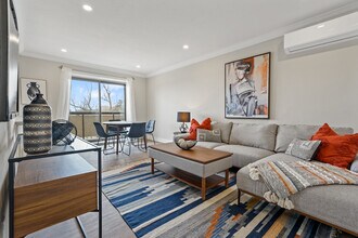 Building Photo - 45 Charlton Ave W