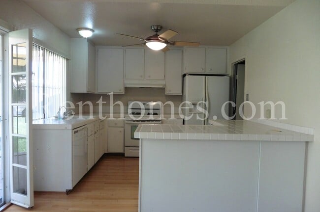 Foto del edificio - 7576 Winterwood Ln