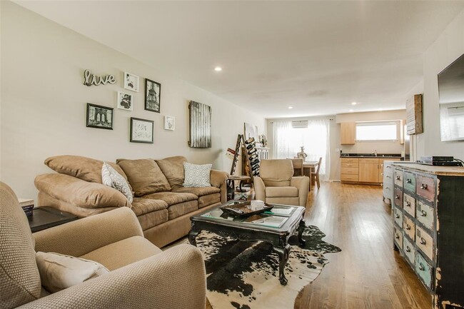 Foto del edificio - 4616 W Lovers Ln