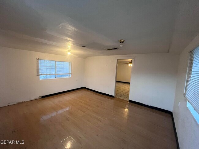 Foto del edificio - 6389 Salas Ln