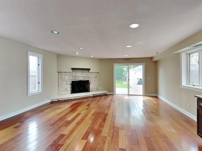 Building Photo - 2025 N 75th Ave