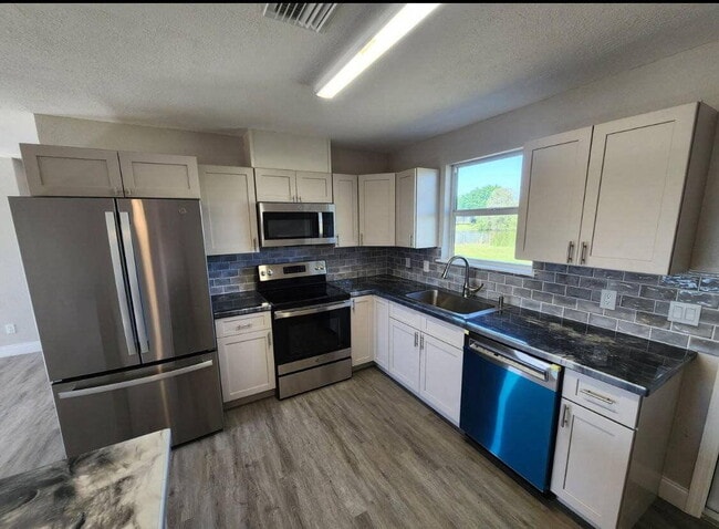 Building Photo - 1249 Chobee St