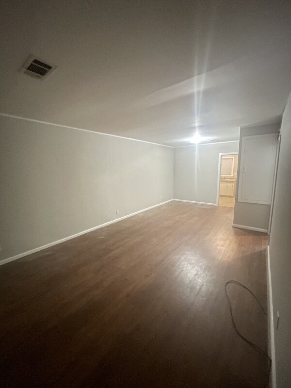 Foto del edificio - 2427 Laurel Dr