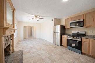 Building Photo - 1641 Loma Ln
