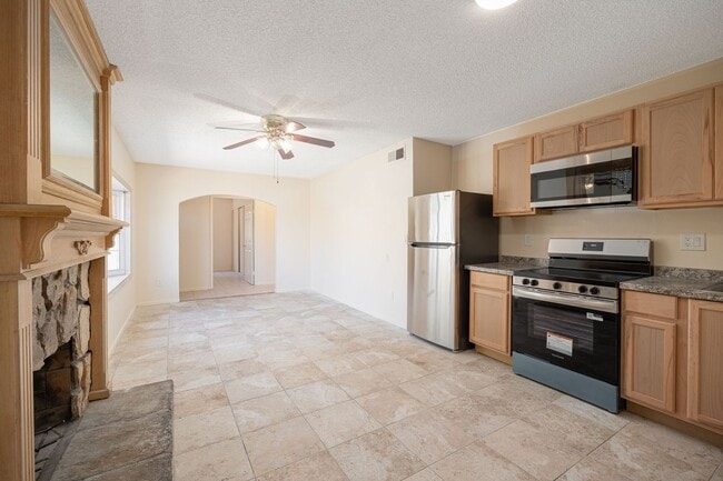 Building Photo - Attached 3-Bedroom Home with Spacious Yard...