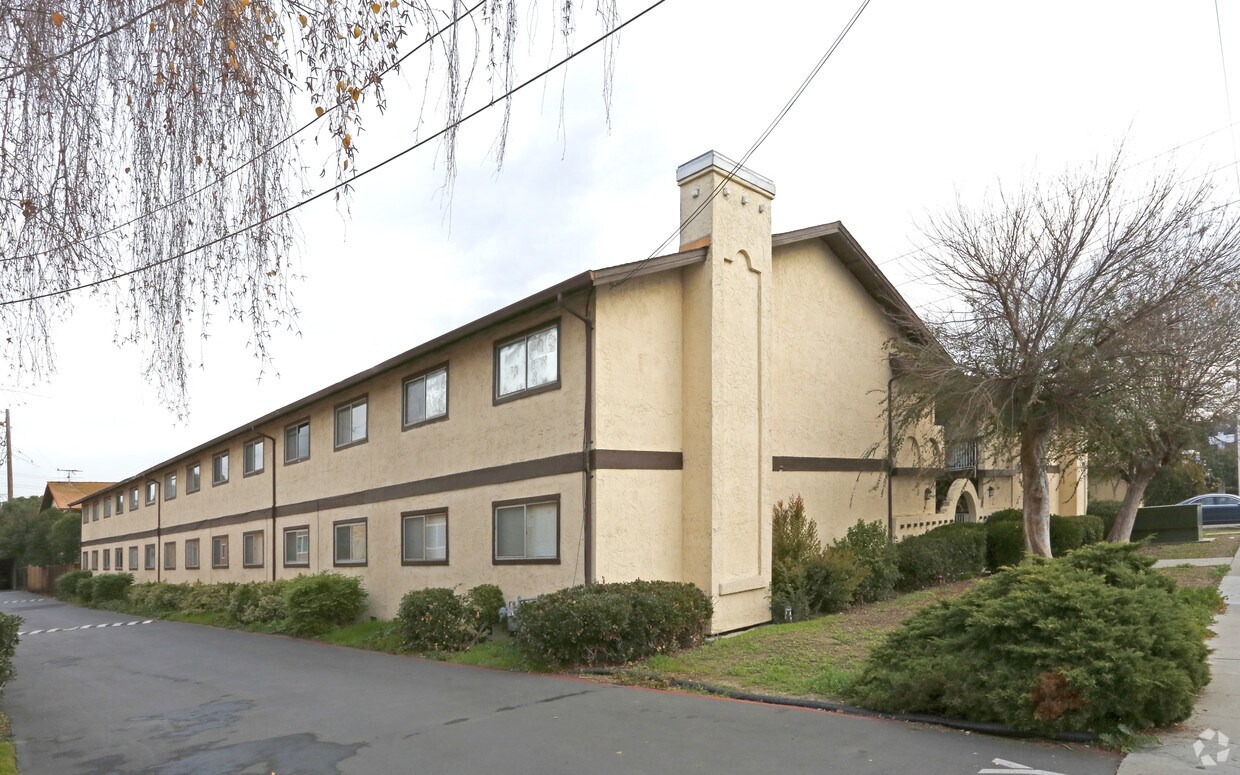 Primary Photo - Vineyard Apartments