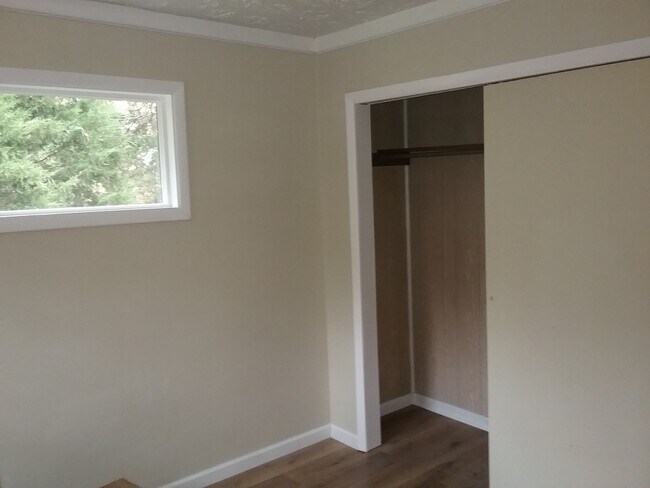 Foto del edificio - 692 Rivercliff Rd