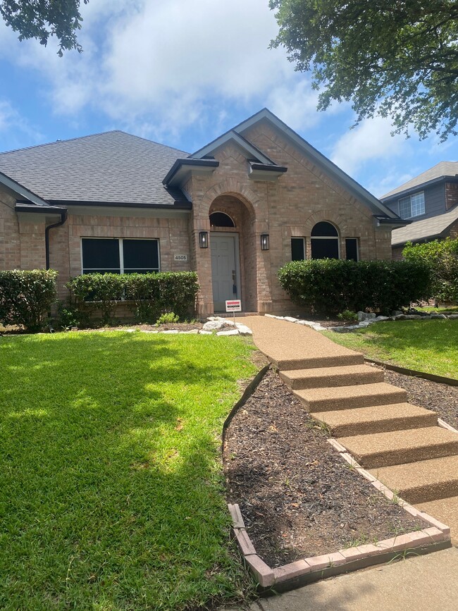Building Photo - 4505 Scenic Dr