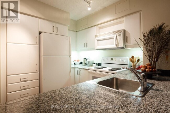 Building Photo - 33-2333 Sheppard Ave E