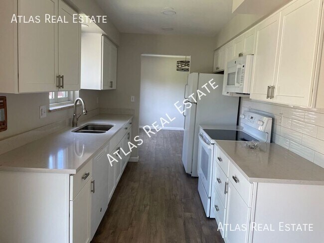 Foto del edificio - NEWLY REMODELED 5-bedroom home in Aurora!